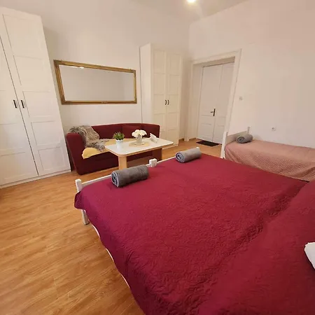 Apartment Atraktivan Stan U Blizini Pulske Arene !!