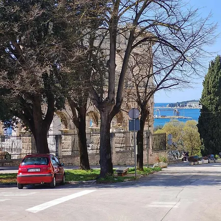 Atraktivan Stan U Blizini Pulske Arene !! Apartment Pula