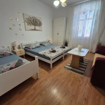 Apartment Arena - Atraktivan Stan!!! Pula